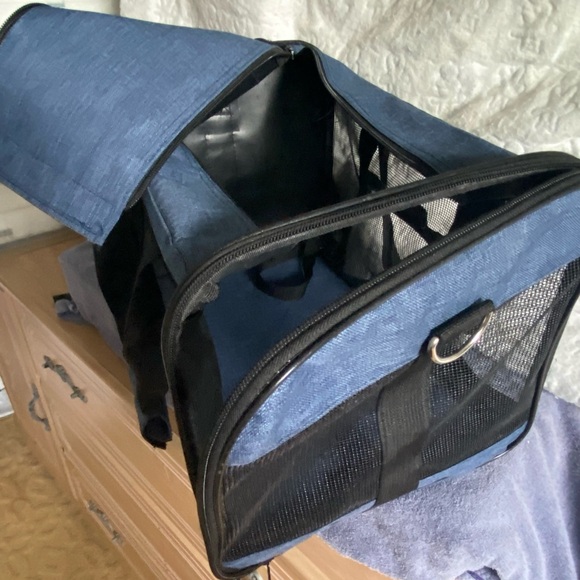 Cat Carrier - Picture 5 of 11